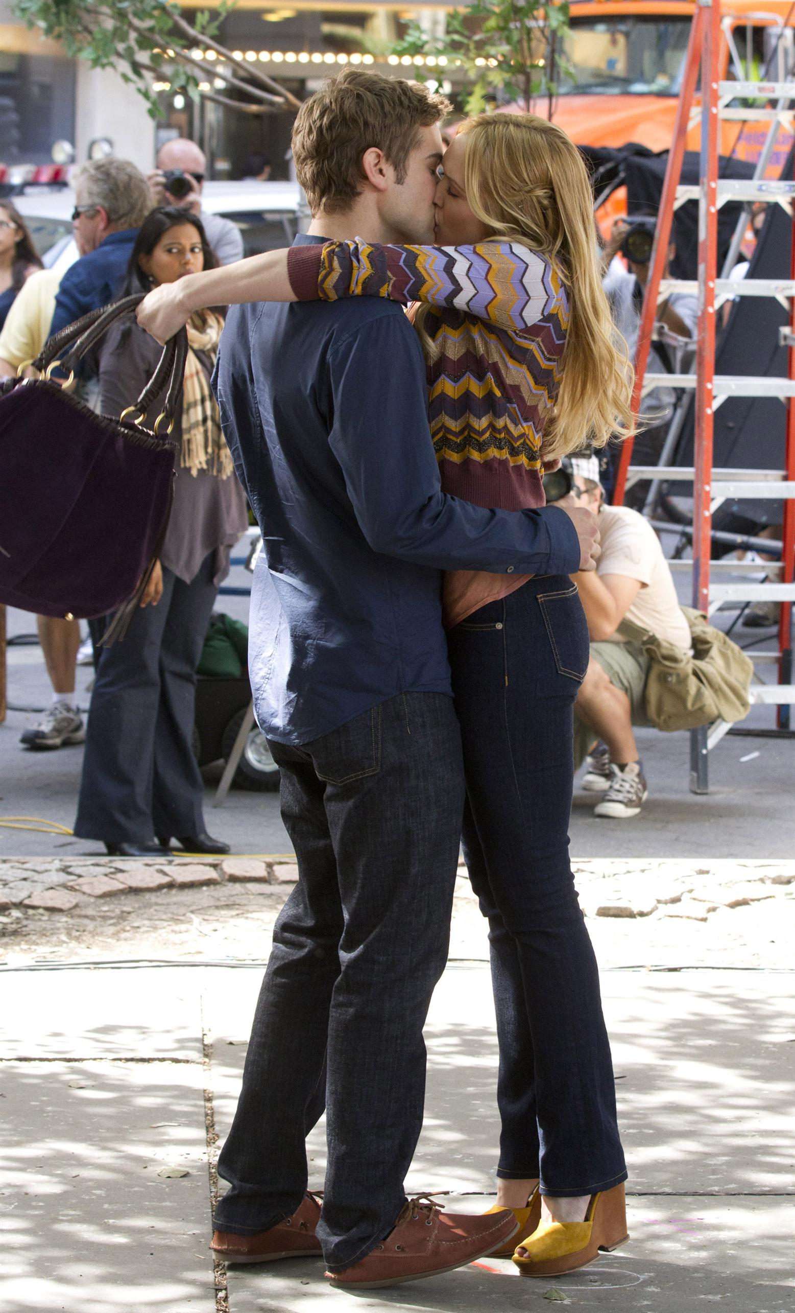 Blake Lively on the set of 'Gossip Girl' shooting on location | Picture 68578